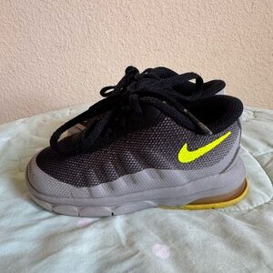 Nike Air Max Invigor Toddler size 6